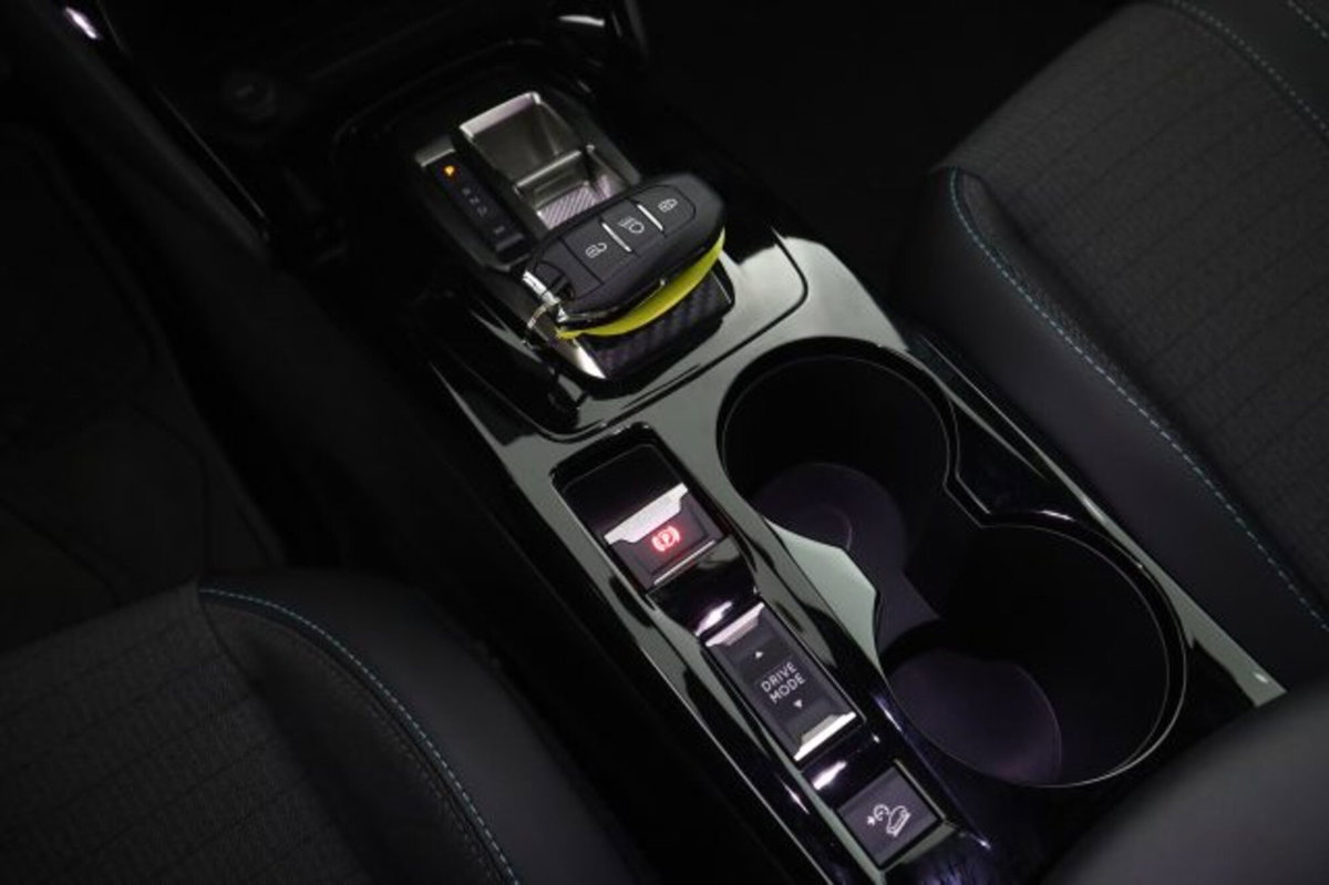 Peugeot 2008 PureTech 130 S&S EAT8 Allure Pack (14)