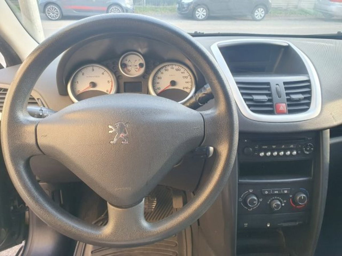 Peugeot 207 HDi 70CV 5p. X Line Business (11)