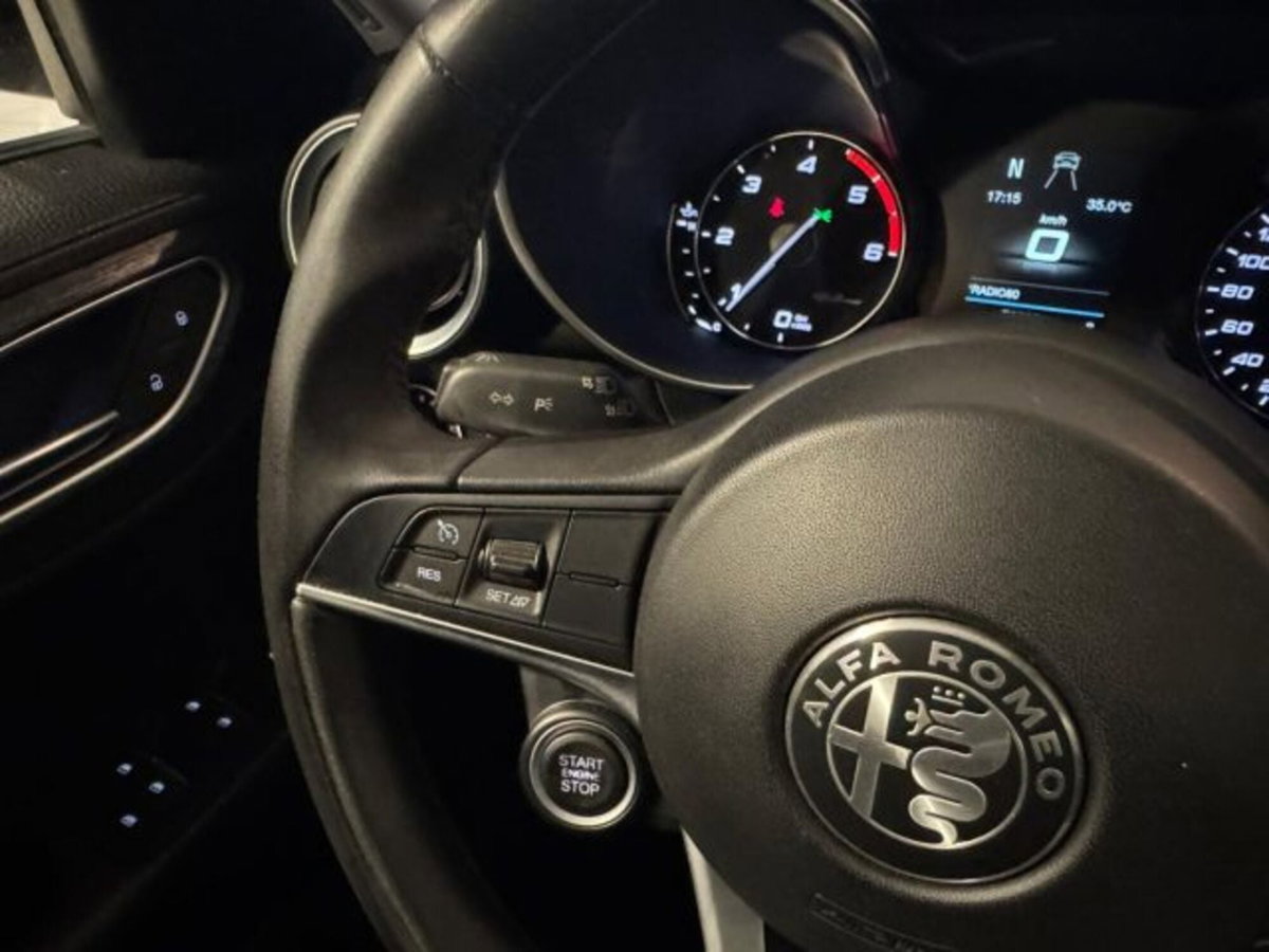 Alfa Romeo Giulia 2.2 Turbodiesel 160 CV (13)