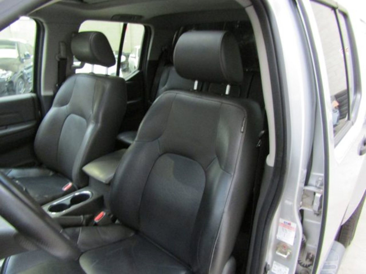Nissan Navara 3.0 dCi 4 porte Double Cab LE V6 (10)