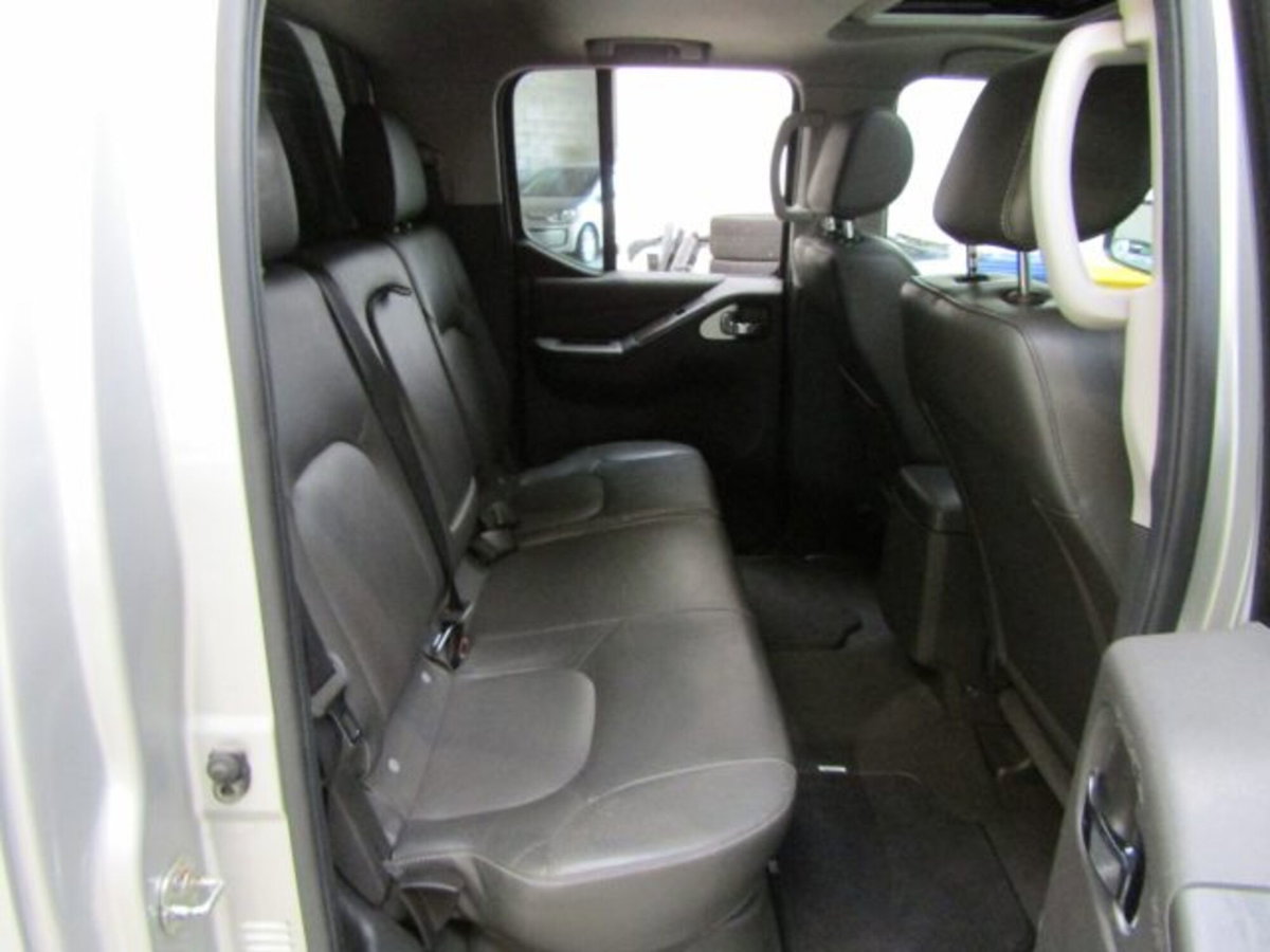 Nissan Navara 3.0 dCi 4 porte Double Cab LE V6 (14)