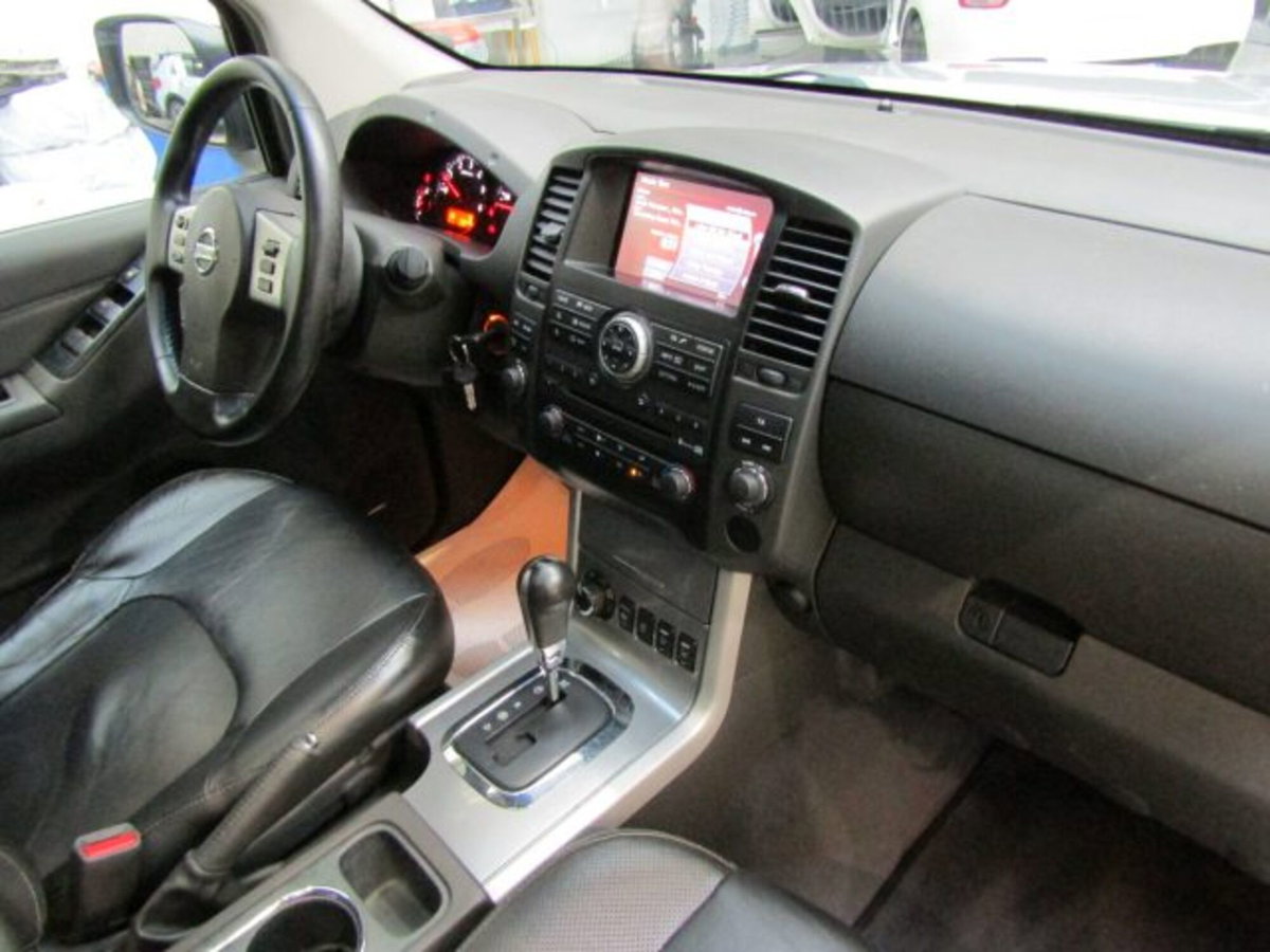 Nissan Navara 3.0 dCi 4 porte Double Cab LE V6 (17)