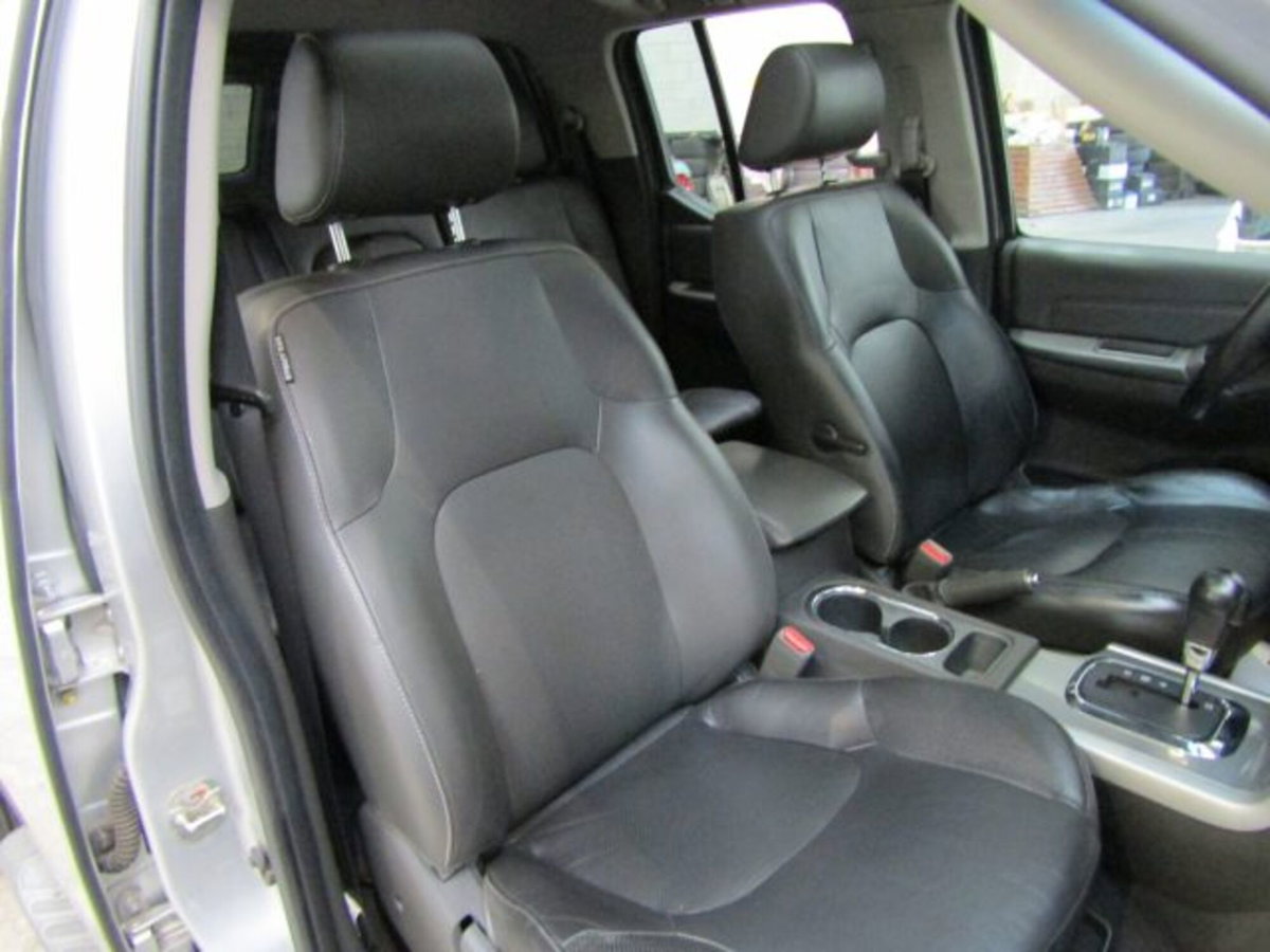 Nissan Navara 3.0 dCi 4 porte Double Cab LE V6 (19)