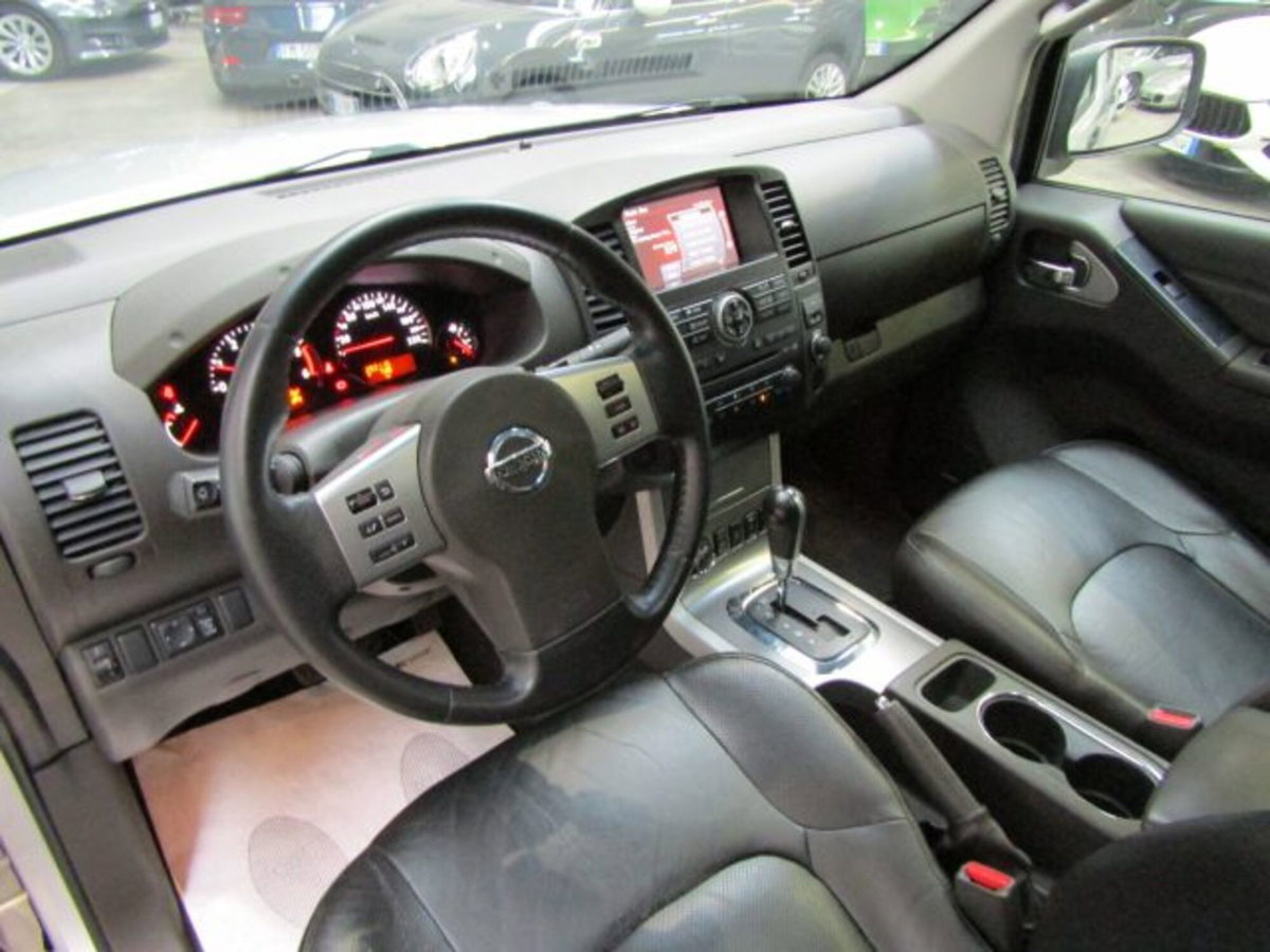 Nissan Navara 3.0 dCi 4 porte Double Cab LE V6 (8)