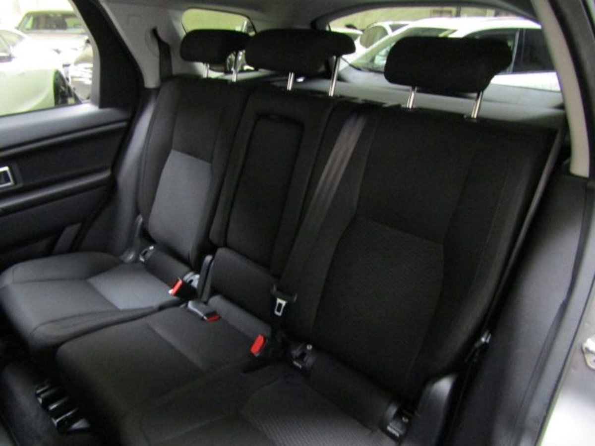 Land Rover Discovery Sport 2.0 TD4 150 CV SE (12)