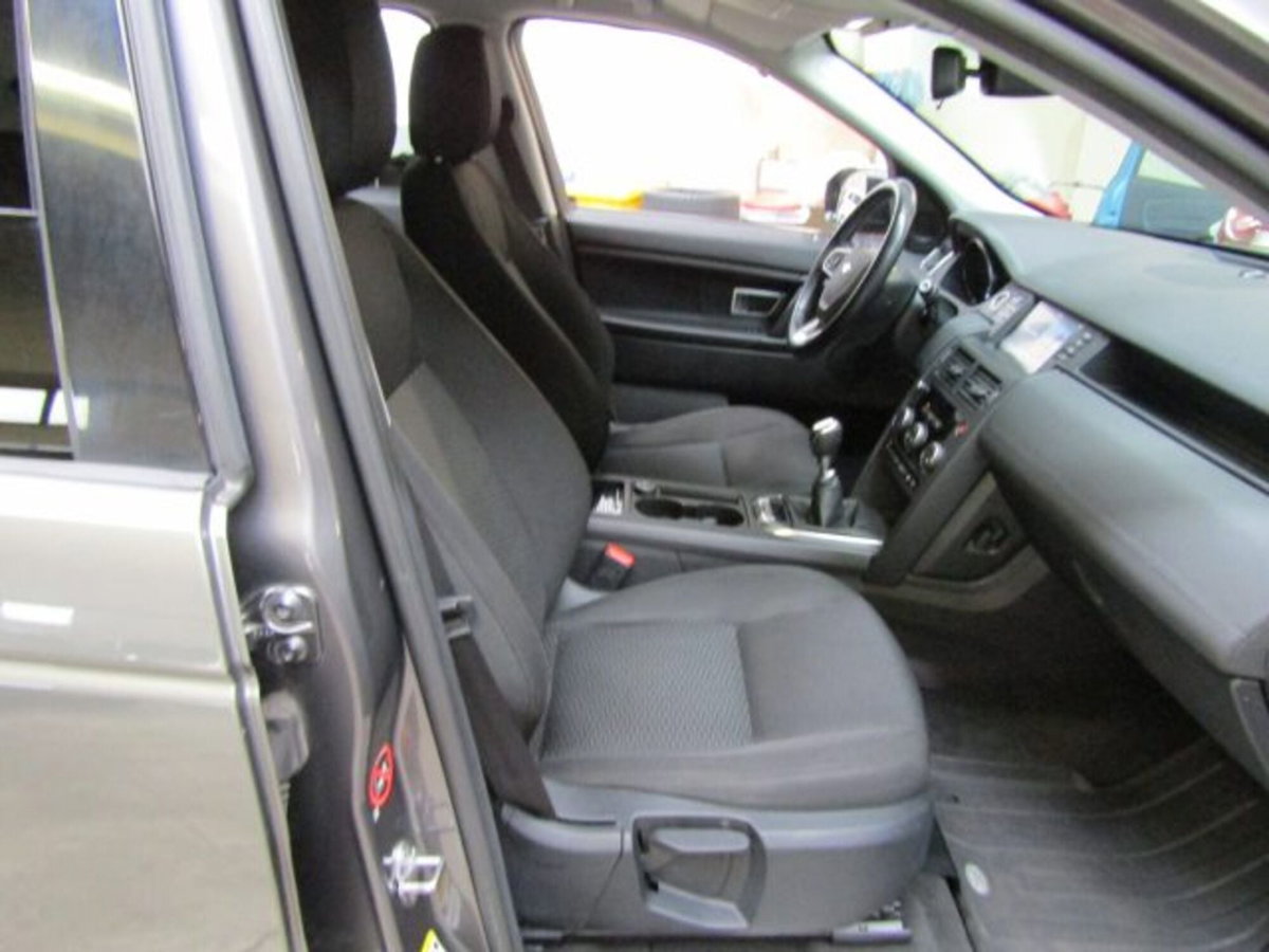 Land Rover Discovery Sport 2.0 TD4 150 CV SE (15)