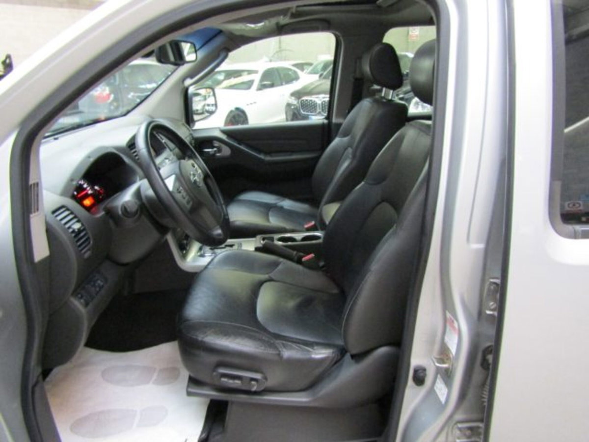 Nissan Navara 3.0 dCi 4 porte Double Cab LE V6 (9)