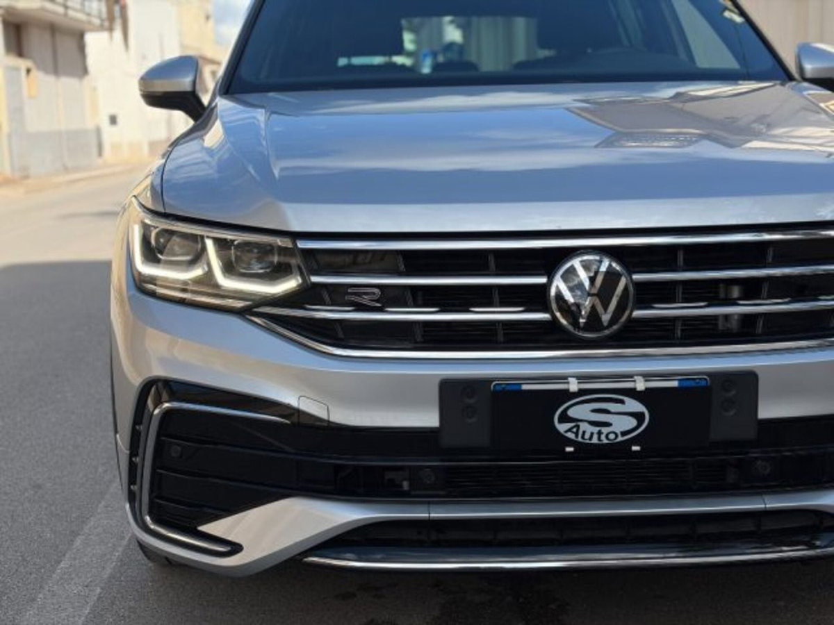 Volkswagen Tiguan 2.0 tdi R-Line 150cv dsg (16)