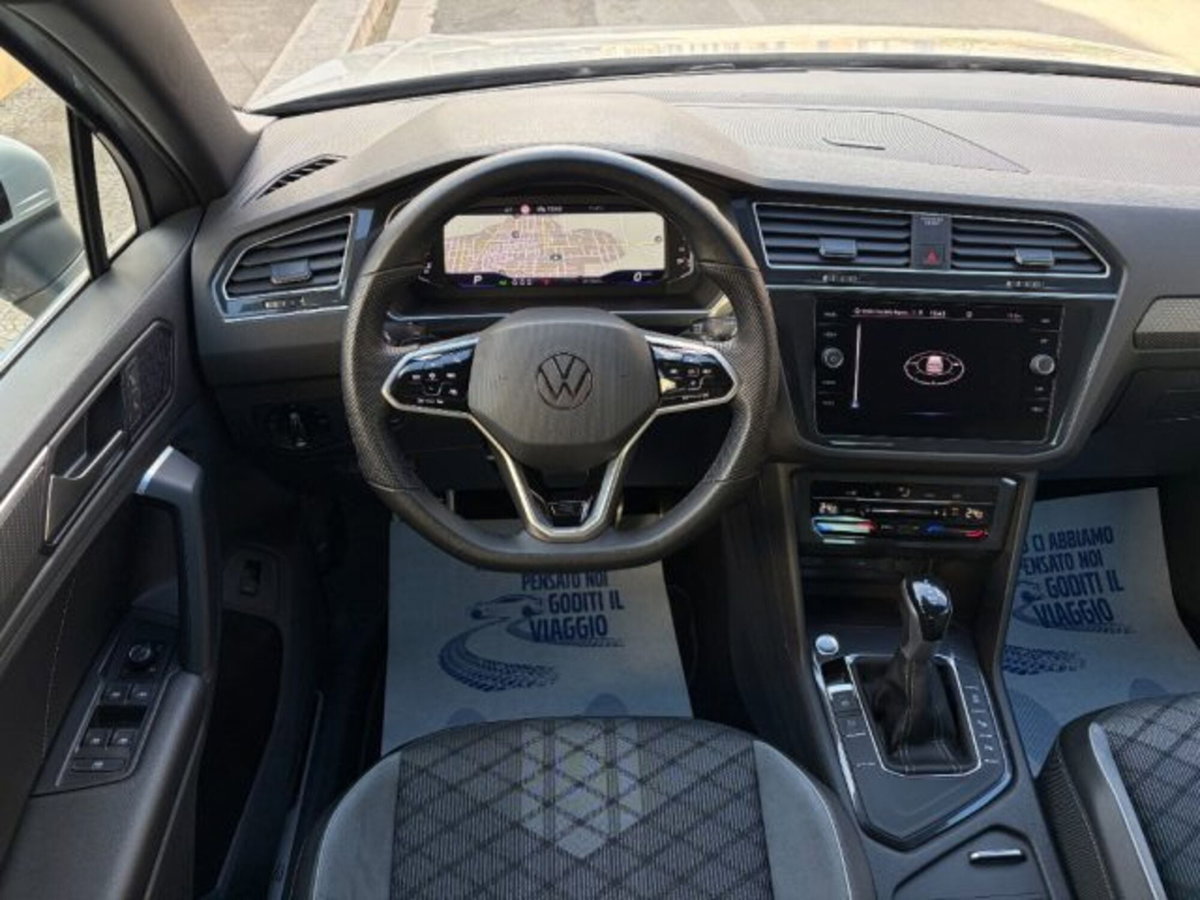 Volkswagen Tiguan 2.0 tdi R-Line 150cv dsg (18)