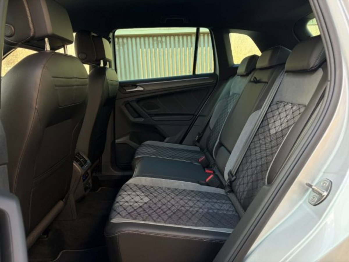 Volkswagen Tiguan 2.0 tdi R-Line 150cv dsg (19)