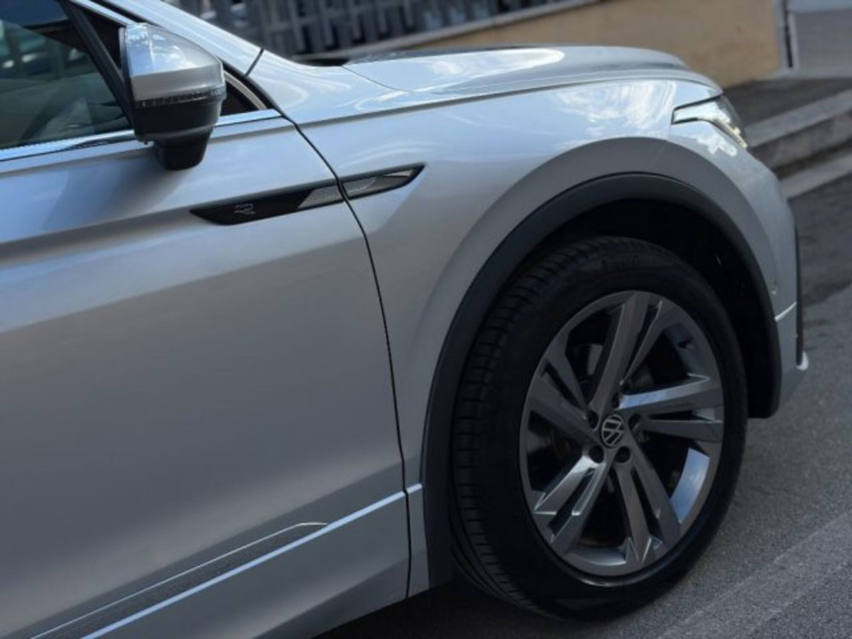 Volkswagen Tiguan 2.0 tdi R-Line 150cv dsg (2)