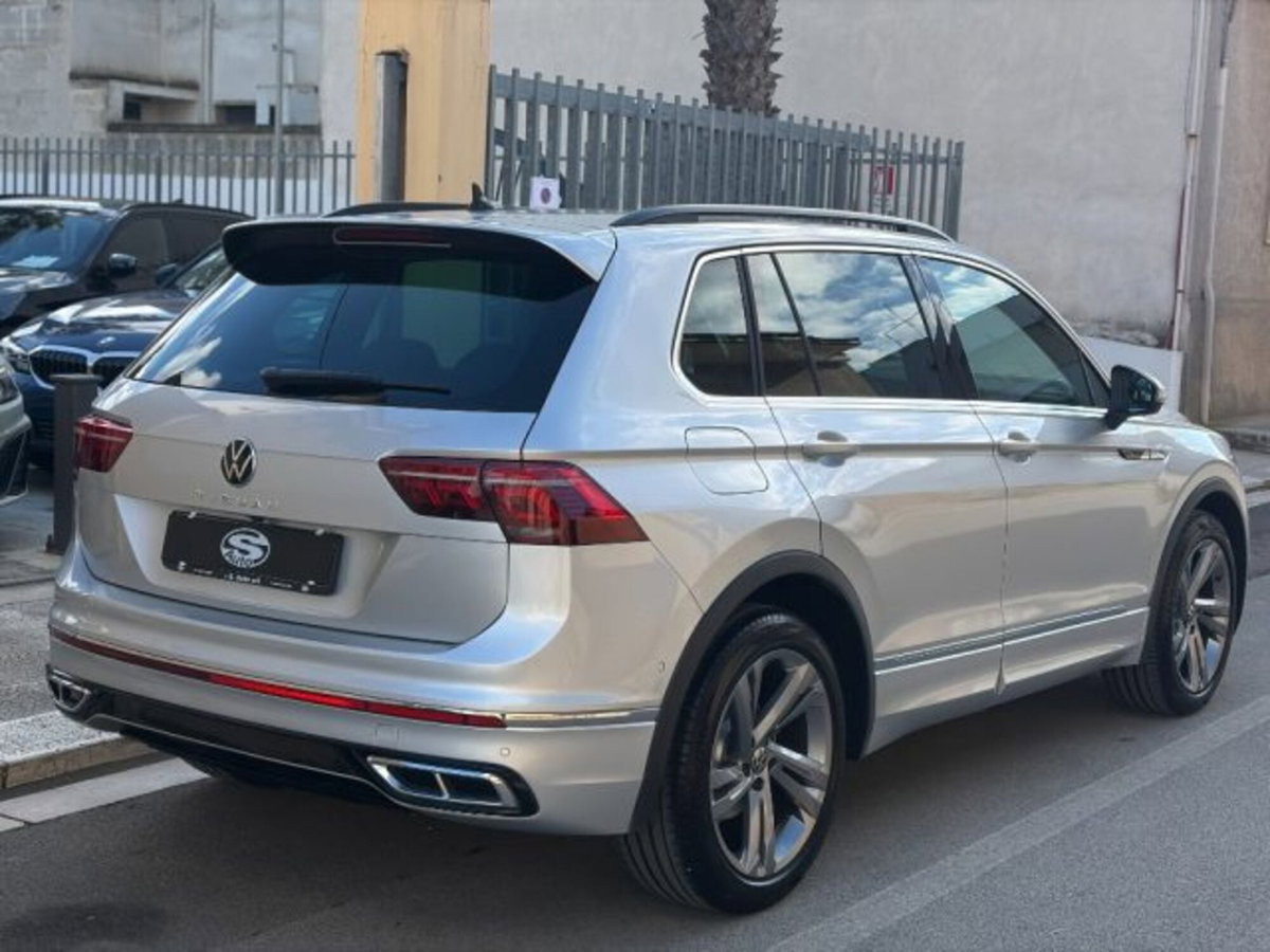 Volkswagen Tiguan 2.0 tdi R-Line 150cv dsg (3)