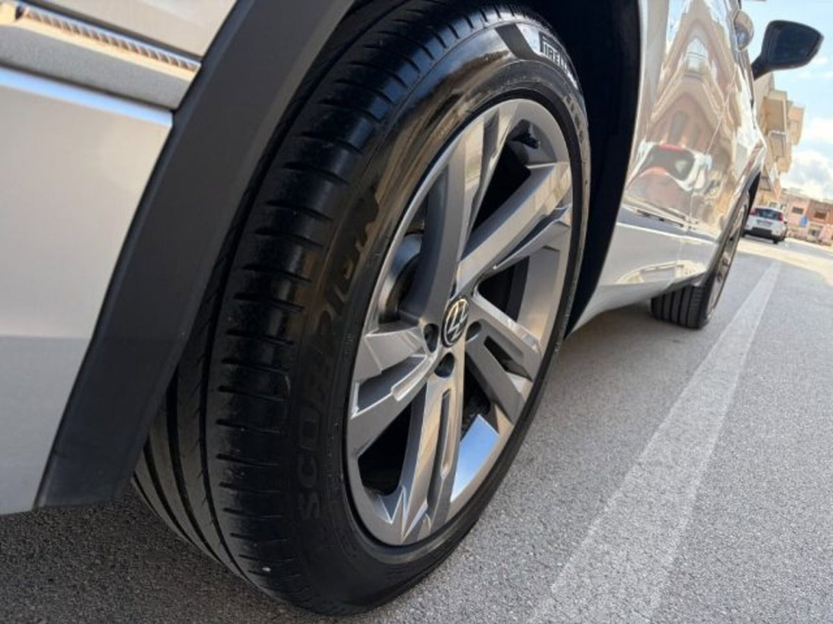 Volkswagen Tiguan 2.0 tdi R-Line 150cv dsg (4)