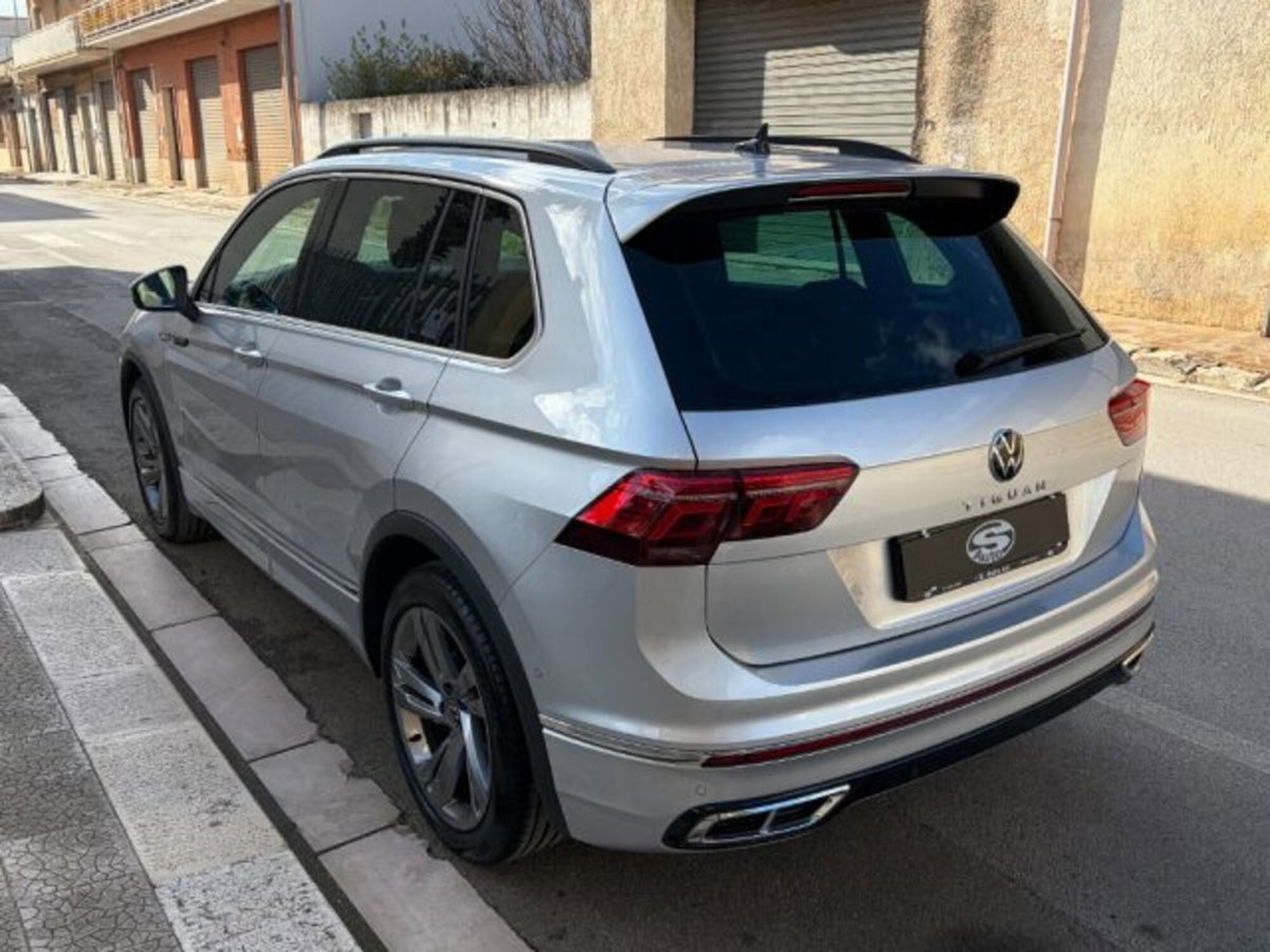 Volkswagen Tiguan 2.0 tdi R-Line 150cv dsg (6)