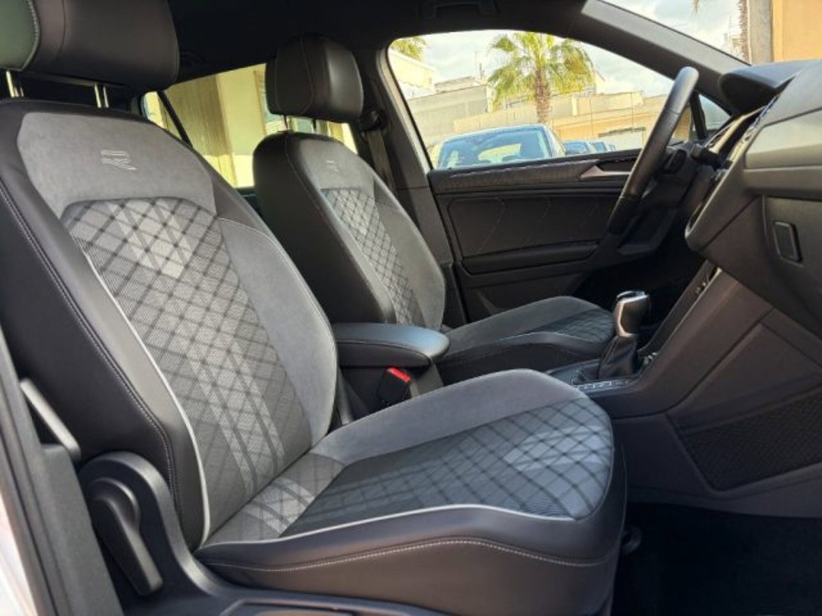 Volkswagen Tiguan 2.0 tdi R-Line 150cv dsg (9)