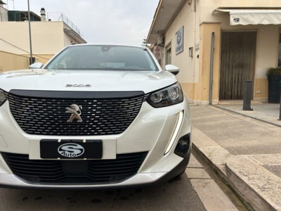 Peugeot 2008 BlueHDi 100 S&S Allure Navi Pack (11)