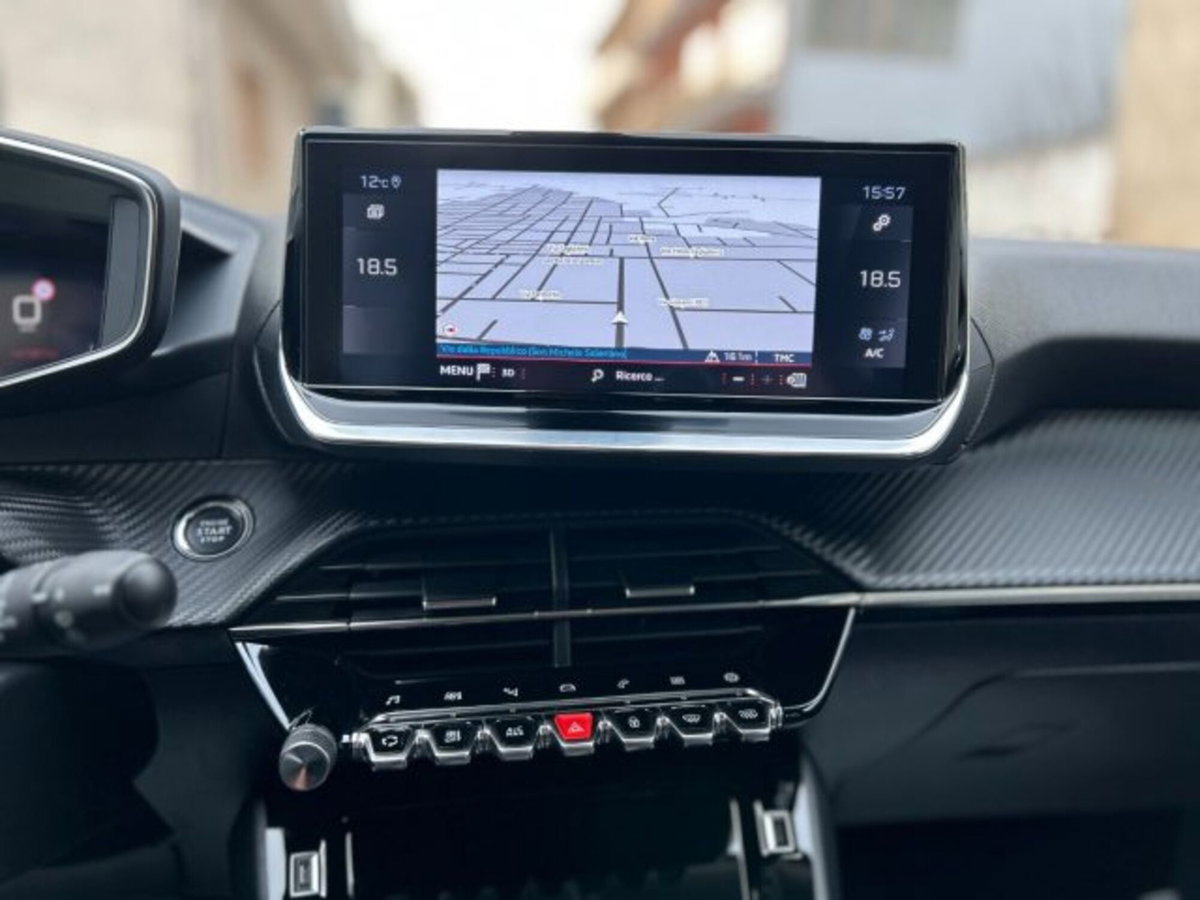 Peugeot 2008 BlueHDi 100 S&S Allure Navi Pack (16)