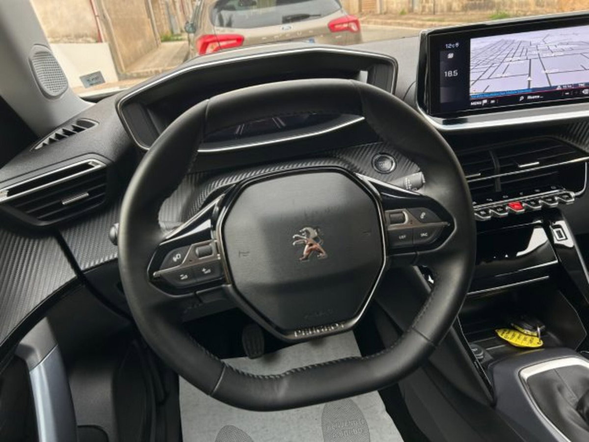 Peugeot 2008 BlueHDi 100 S&S Allure Navi Pack (17)