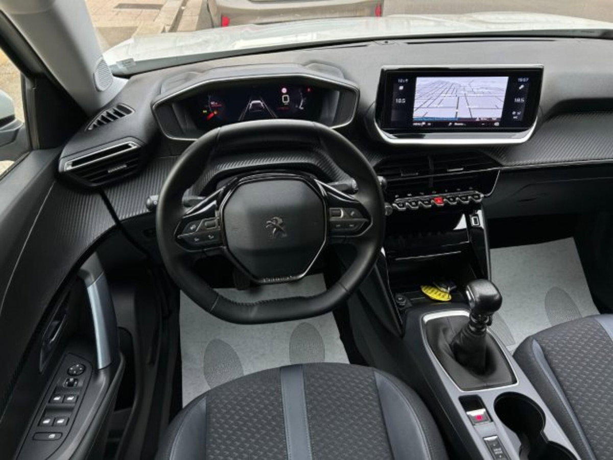 Peugeot 2008 BlueHDi 100 S&S Allure Navi Pack (20)