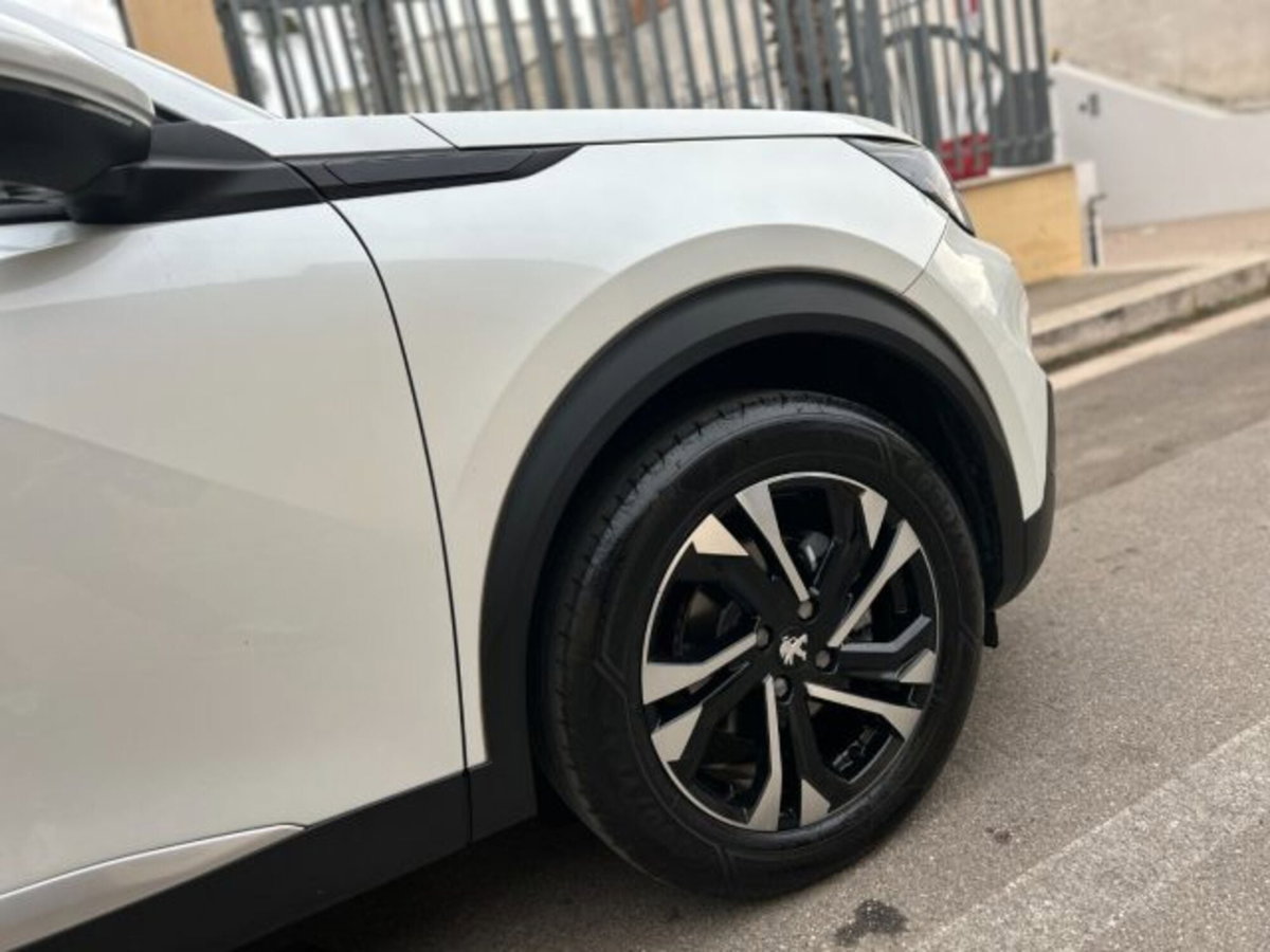 Peugeot 2008 BlueHDi 100 S&S Allure Navi Pack (3)