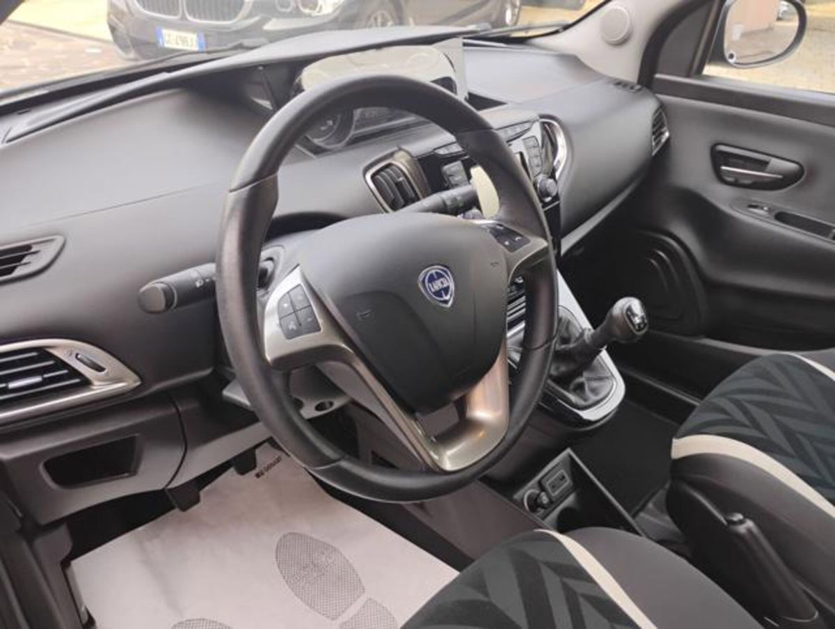 Lancia Ypsilon 1.3 MJT 16V 95 CV 5 porte S&S Gold (10)