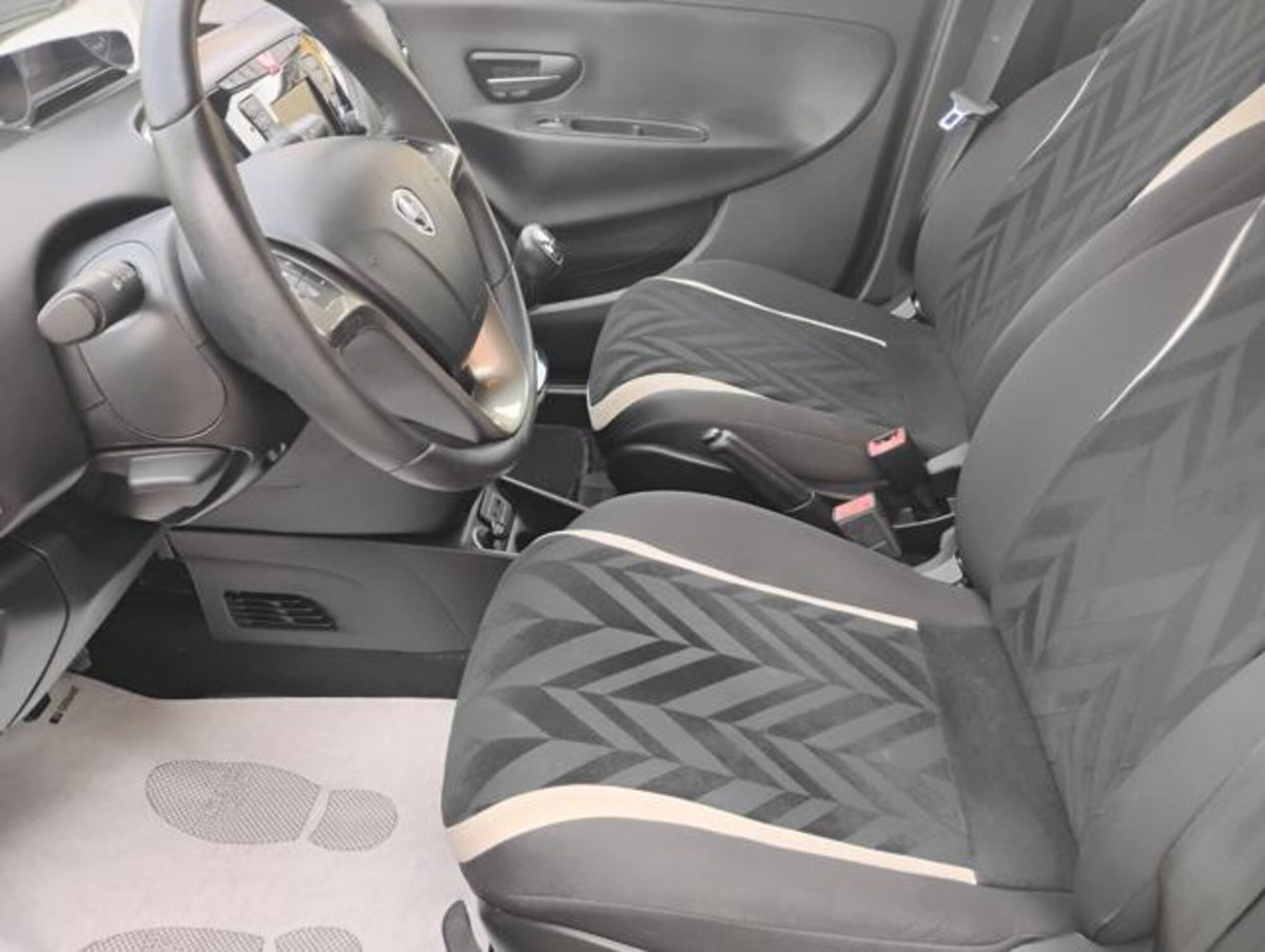 Lancia Ypsilon 1.3 MJT 16V 95 CV 5 porte S&S Gold (12)