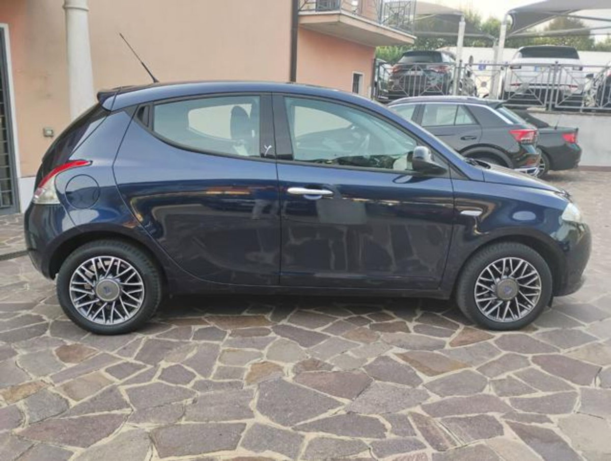 Lancia Ypsilon 1.3 MJT 16V 95 CV 5 porte S&S Gold (2)