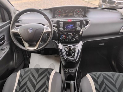 Lancia Ypsilon 1.3 MJT 16V 95 CV 5 porte S&S Gold (9)