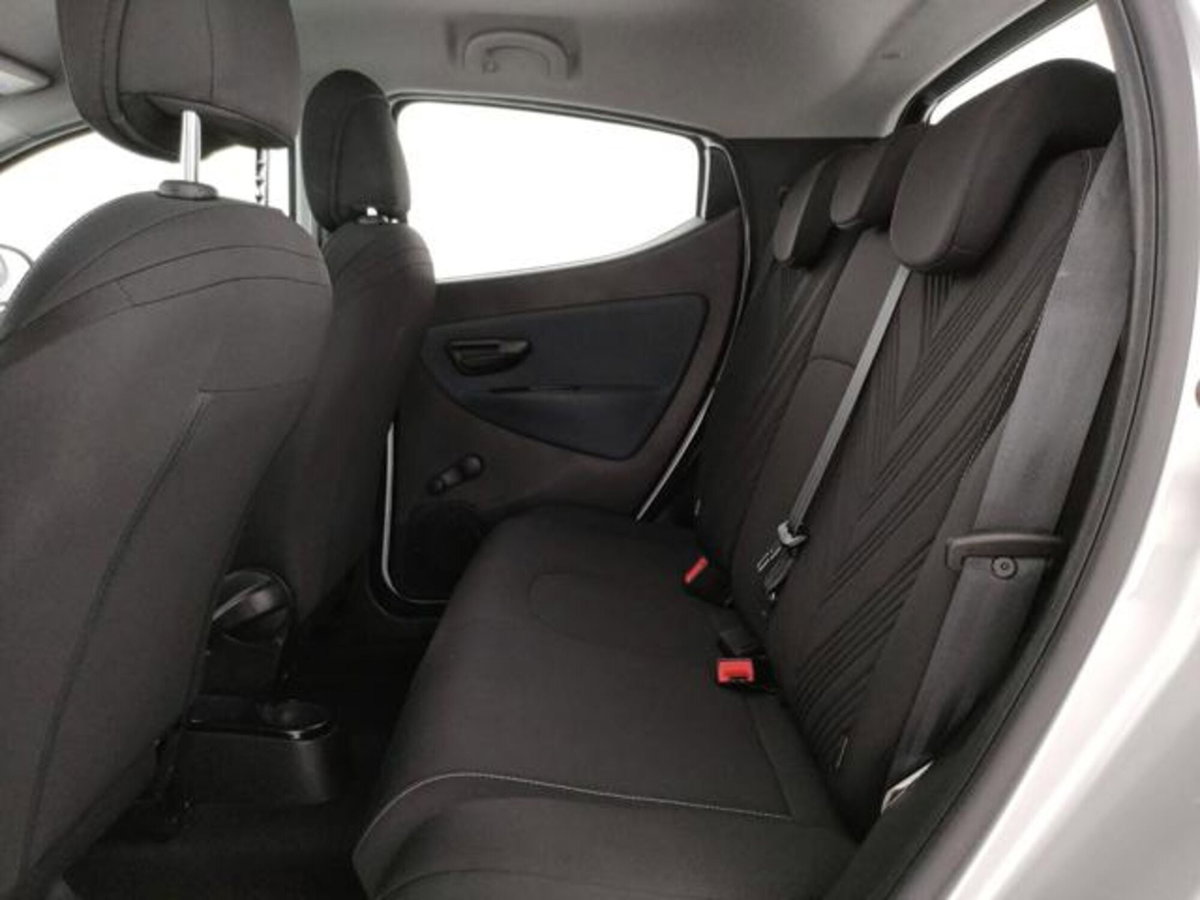 Lancia Ypsilon 1.0 FireFly 5 porte S&S Hybrid Ecochic Gold (13)