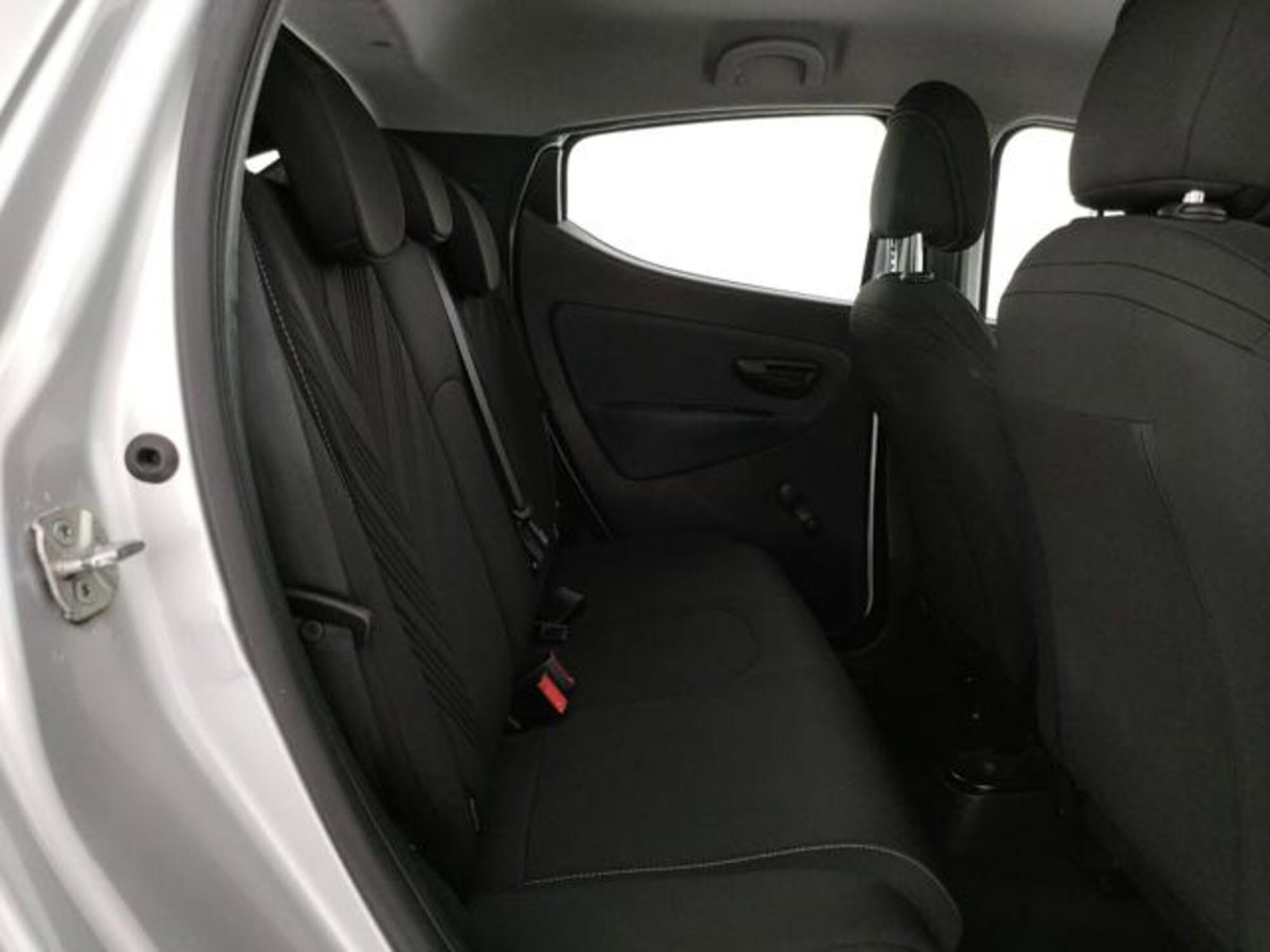 Lancia Ypsilon 1.0 FireFly 5 porte S&S Hybrid Ecochic Gold (14)