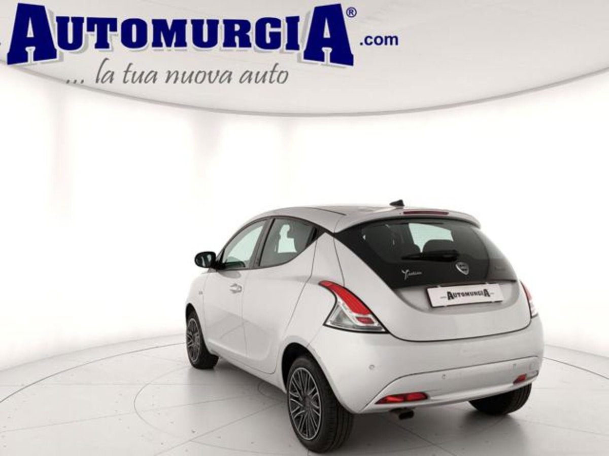 Lancia Ypsilon 1.0 FireFly 5 porte S&S Hybrid Ecochic Gold (4)