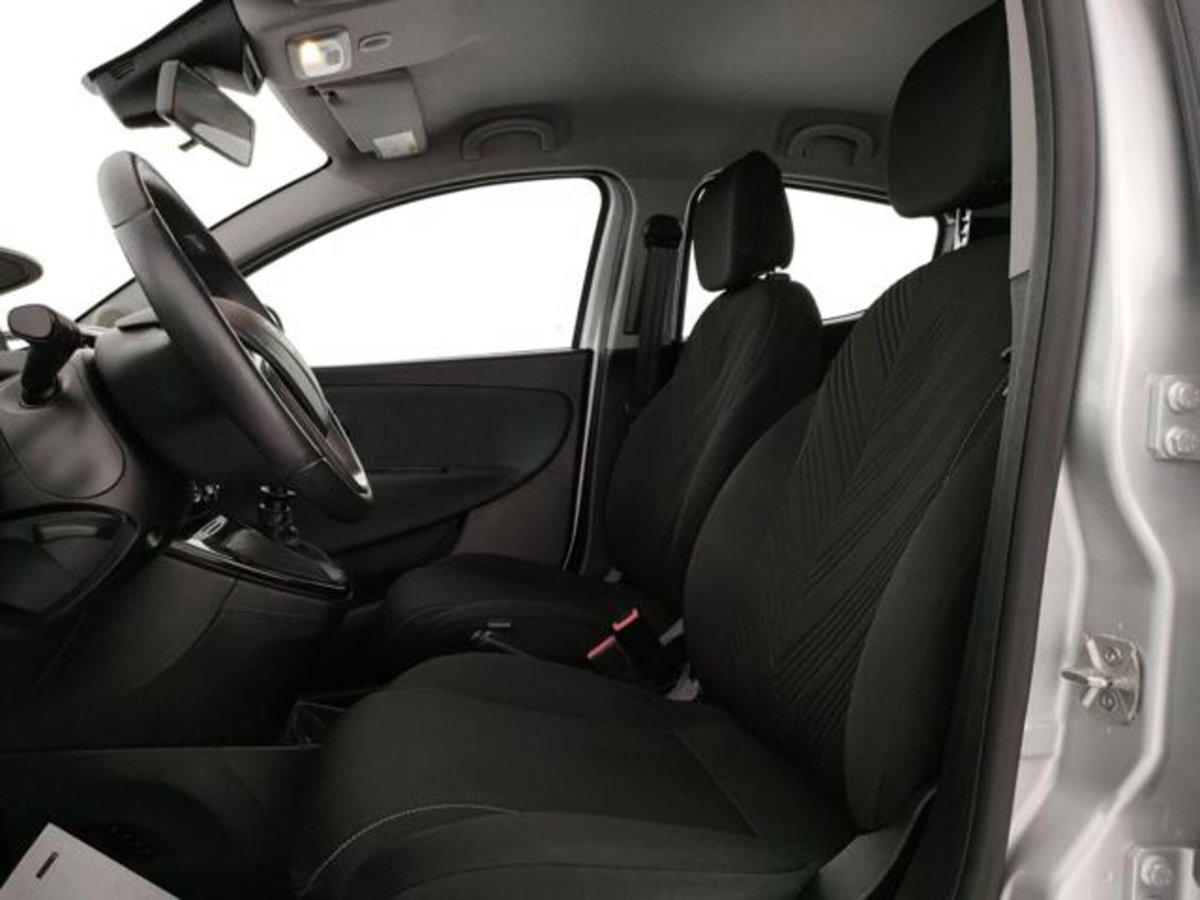 Lancia Ypsilon 1.0 FireFly 5 porte S&S Hybrid Ecochic Gold (5)