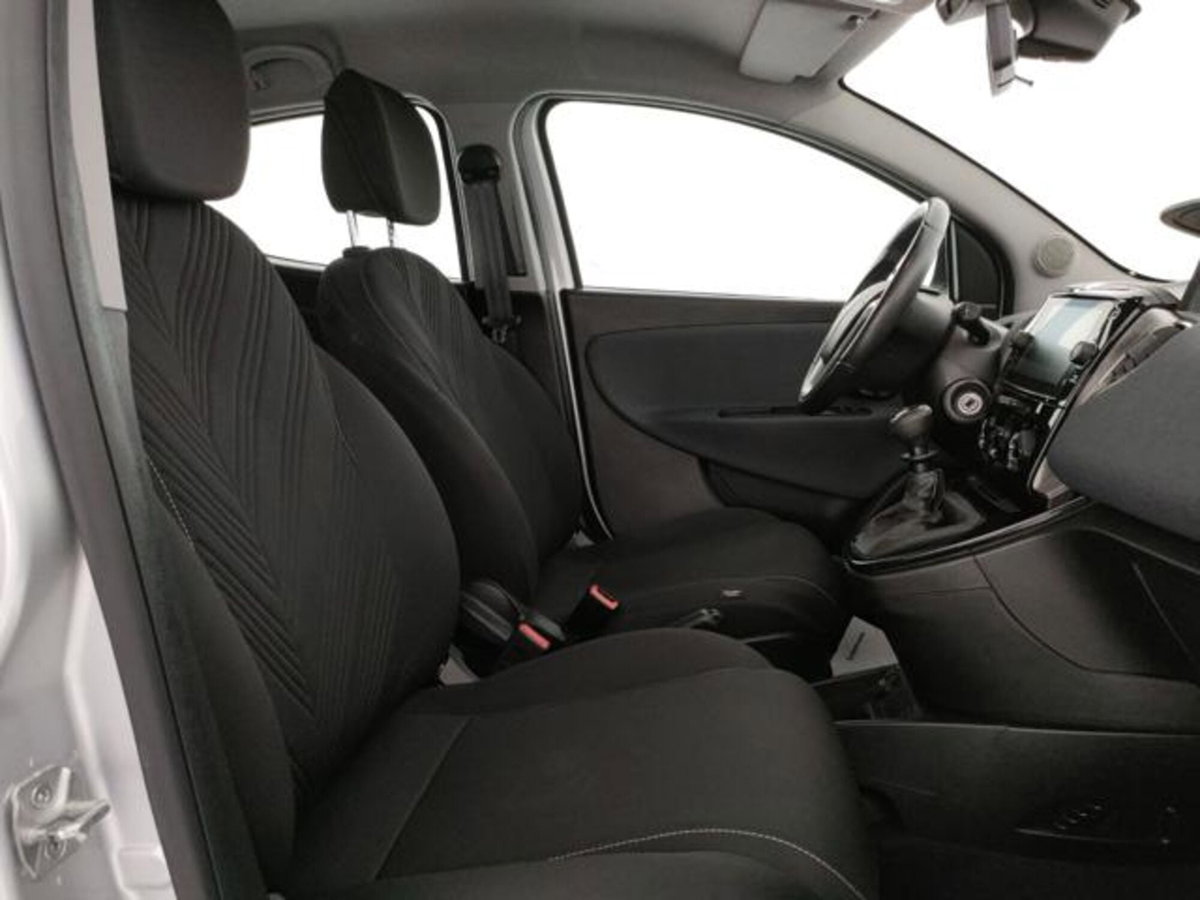 Lancia Ypsilon 1.0 FireFly 5 porte S&S Hybrid Ecochic Gold (6)
