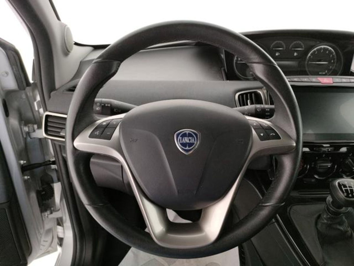 Lancia Ypsilon 1.0 FireFly 5 porte S&S Hybrid Ecochic Gold (8)