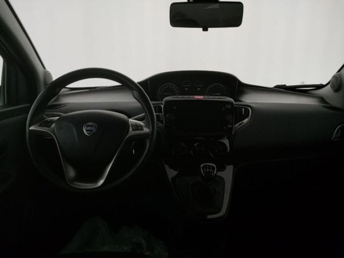 Lancia Ypsilon 1.0 FireFly 5 porte S&S Hybrid Ecochic Gold (7)
