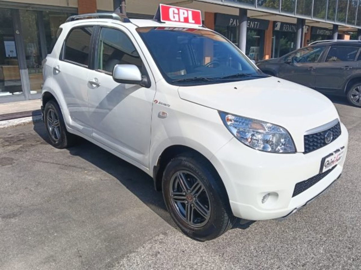 Daihatsu Terios 1.5 4WD B You Five Dolomite (2)