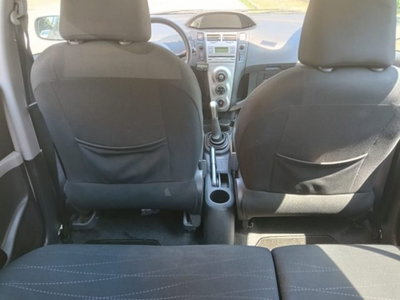 Toyota Yaris 1.3 5 porte Sol (12)