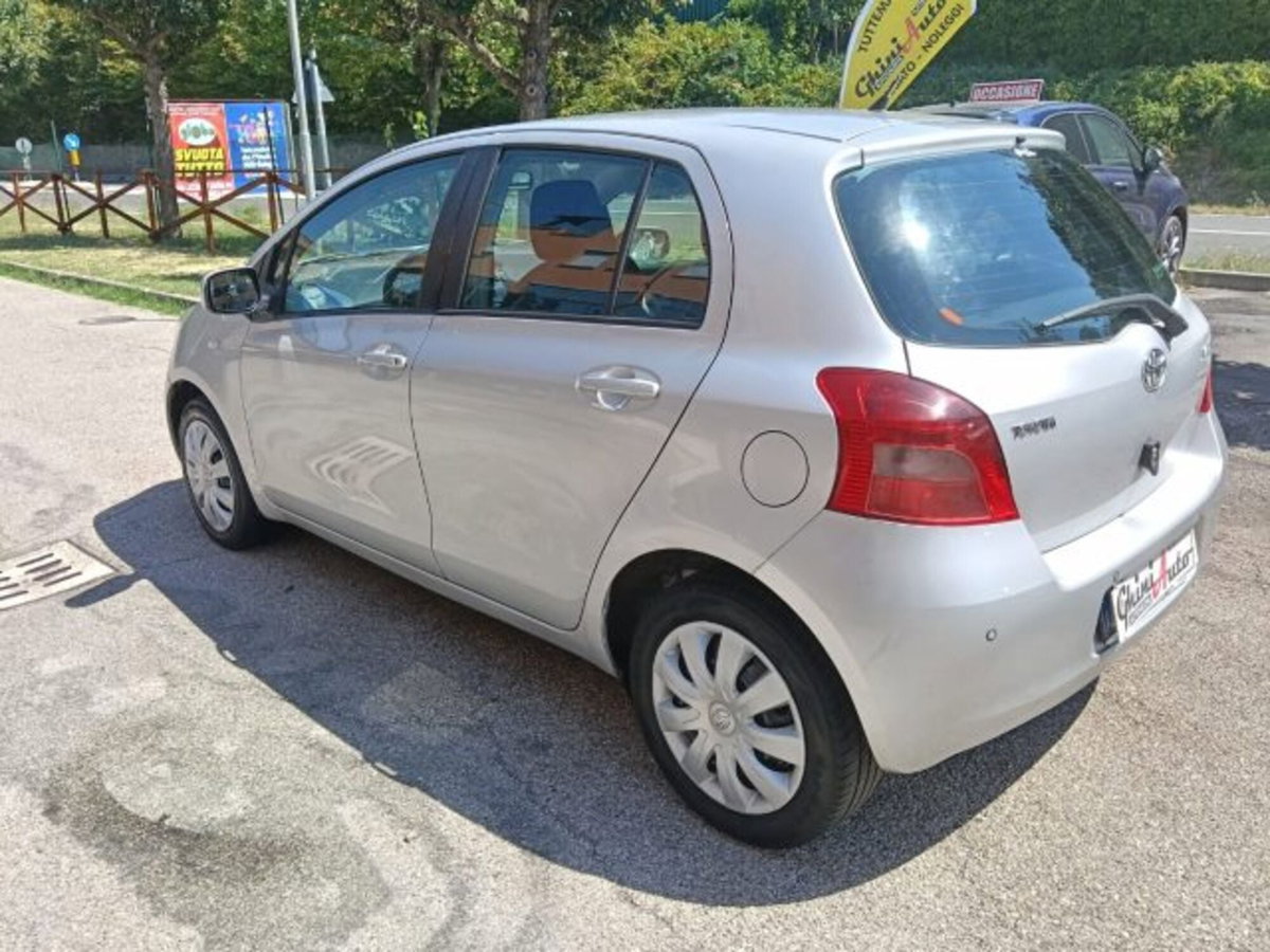 Toyota Yaris 1.3 5 porte Sol (5)