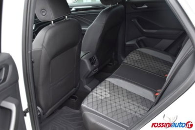 Volkswagen T-Roc 1.5 tsi R-Line dsg (12)