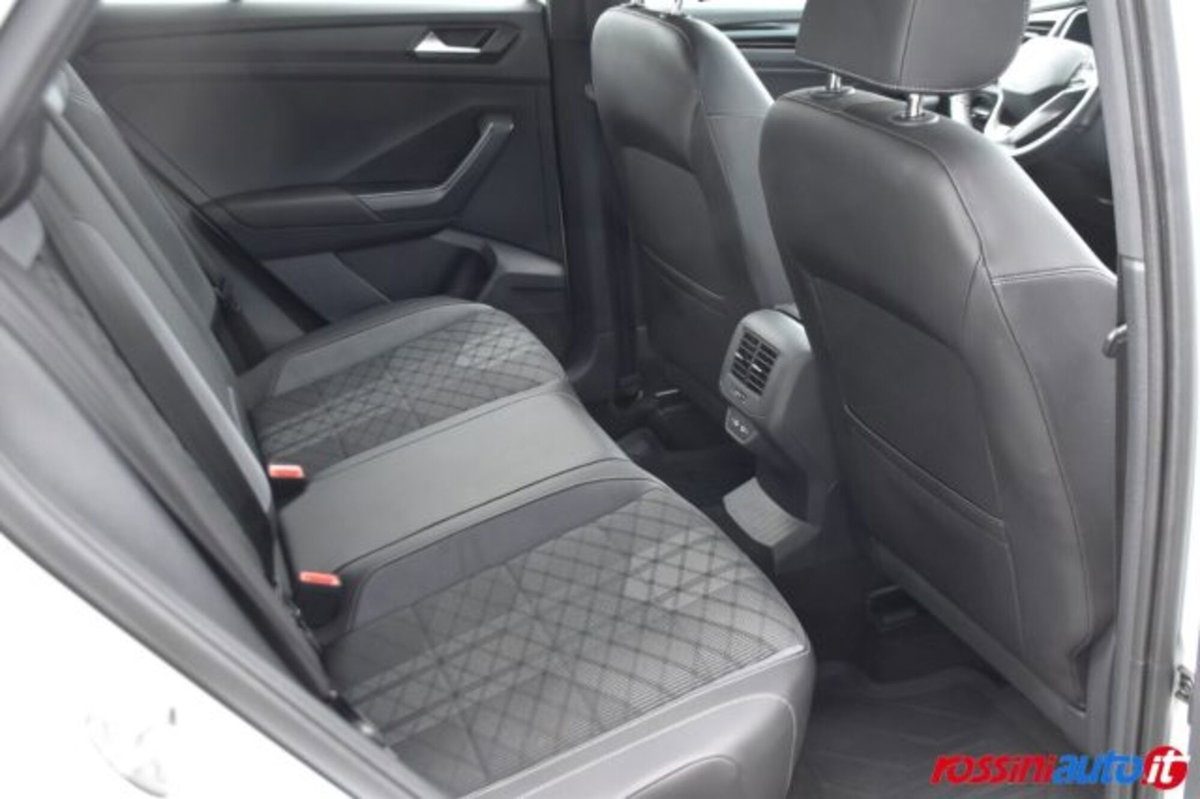 Volkswagen T-Roc 1.5 tsi R-Line dsg (13)