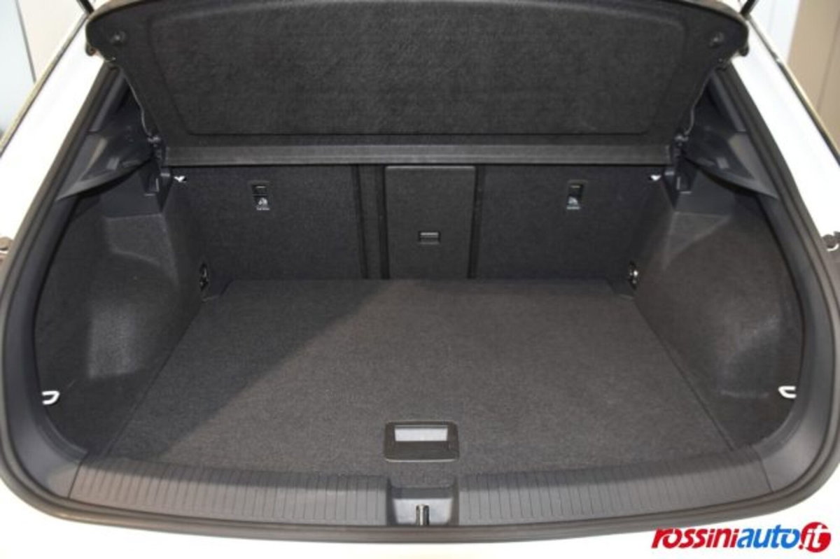 Volkswagen T-Roc 1.5 tsi R-Line dsg (16)