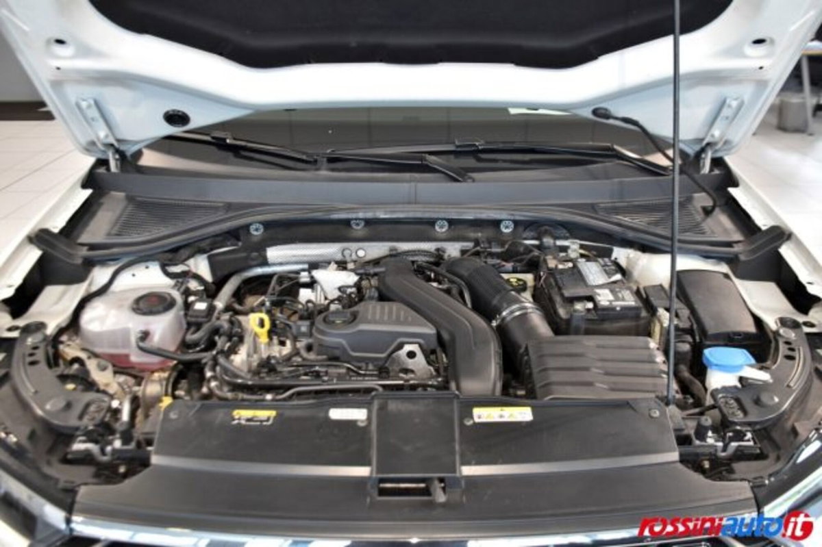Volkswagen T-Roc 1.5 tsi R-Line dsg (17)