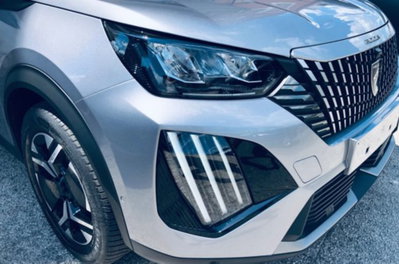 Peugeot 2008 PureTech 130 S&S EAT8 Allure Pack (16)