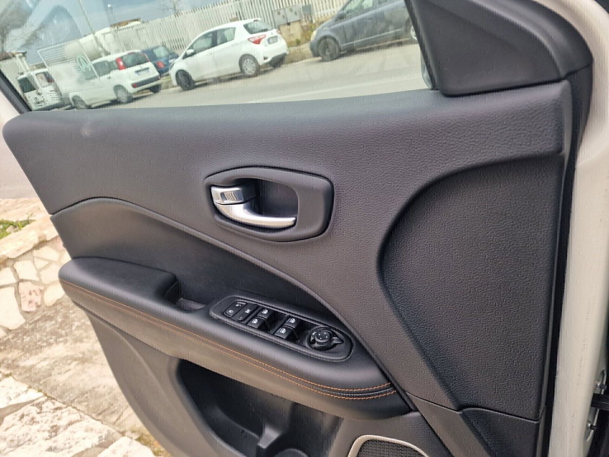 Jeep Compass 2.0 Multijet II aut. 4WD Limited (14)