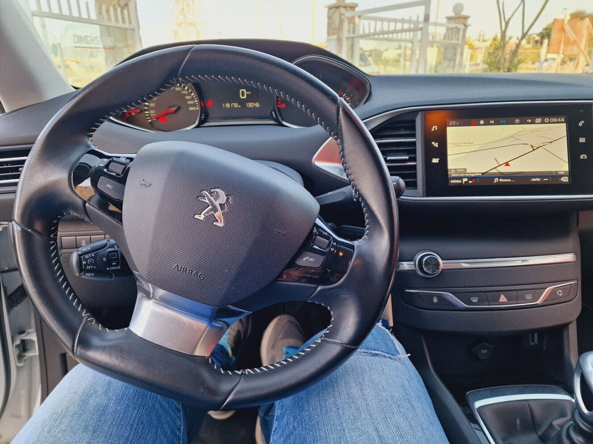 Peugeot 308 SW BlueHDi 130 S&S Business (11)