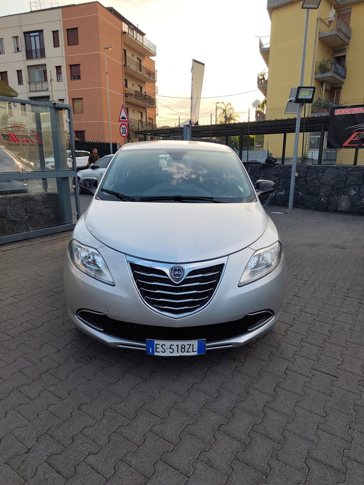 Lancia Ypsilon 1.3 MJT 16V 95 CV 5 porte S&S Gold (2)