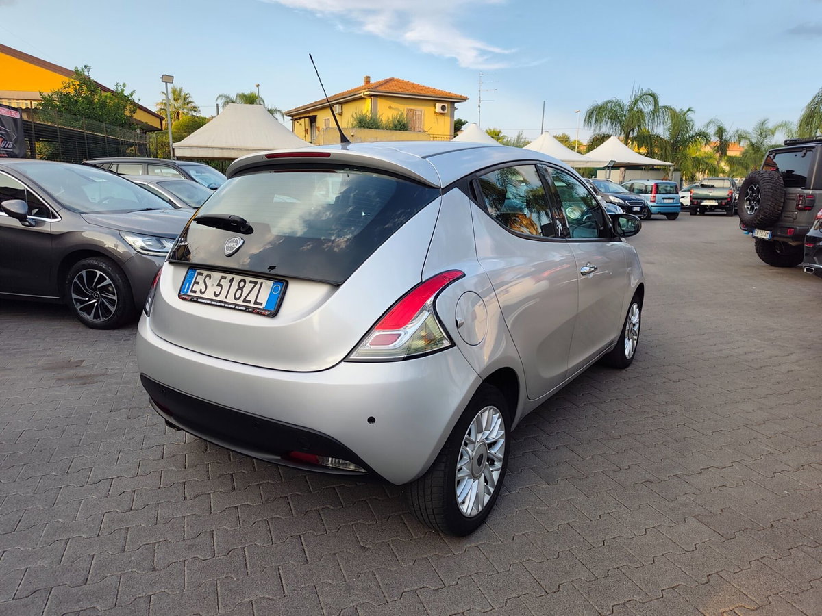 Lancia Ypsilon 1.3 MJT 16V 95 CV 5 porte S&S Gold (5)