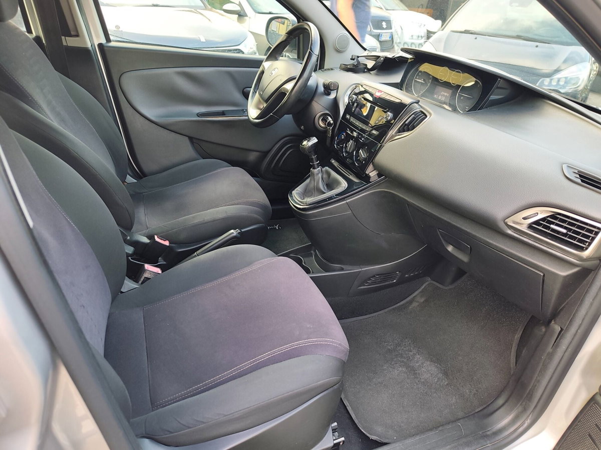 Lancia Ypsilon 1.3 MJT 16V 95 CV 5 porte S&S Gold (8)
