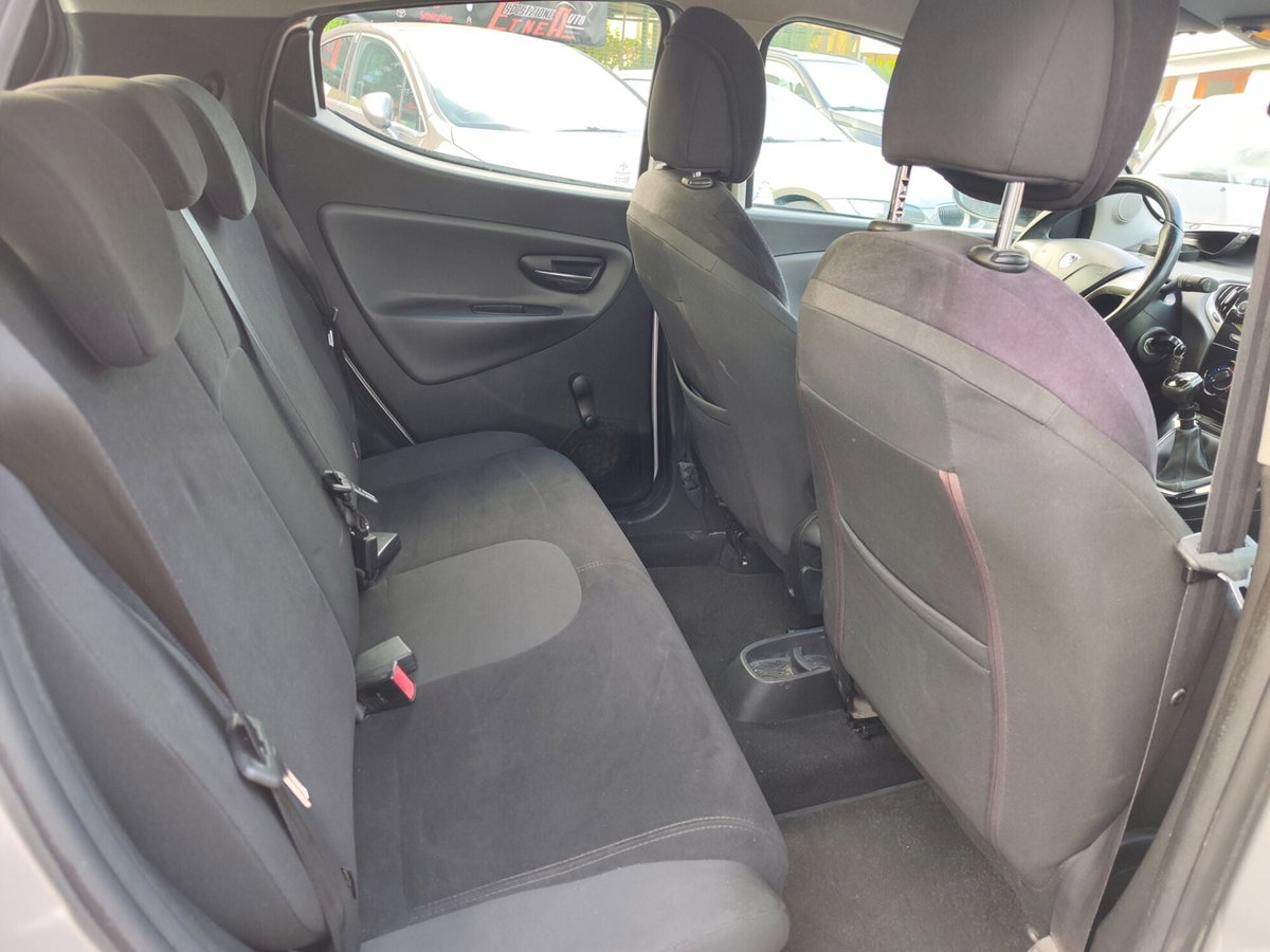Lancia Ypsilon 1.3 MJT 16V 95 CV 5 porte S&S Gold (9)