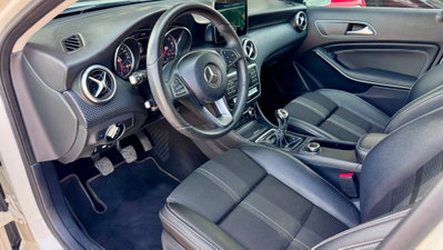 Mercedes-Benz Classe A 180 d Premium (11)